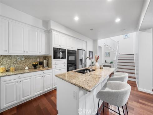 26 Twin Gables , Irvine, CA