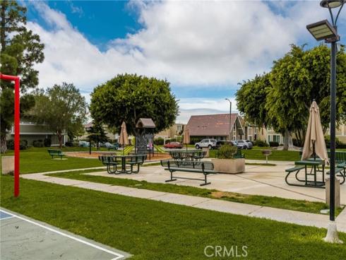 16  Oval  , Irvine, CA