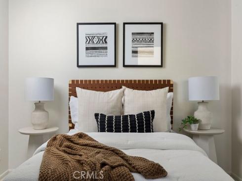 112 Oxford 42 , Irvine, CA