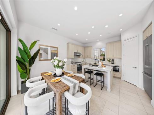 111 Winnett , Irvine, CA