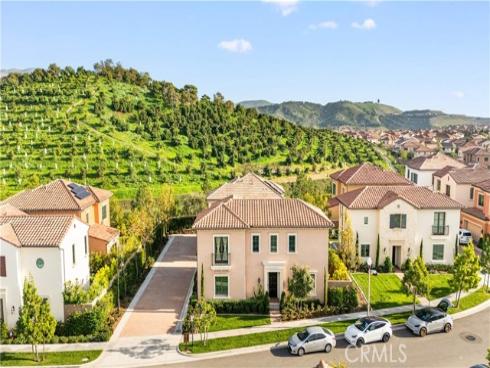 111 Winnett , Irvine, CA