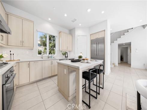 111 Winnett , Irvine, CA