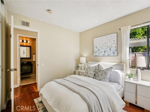 14 Whistling , Irvine, CA