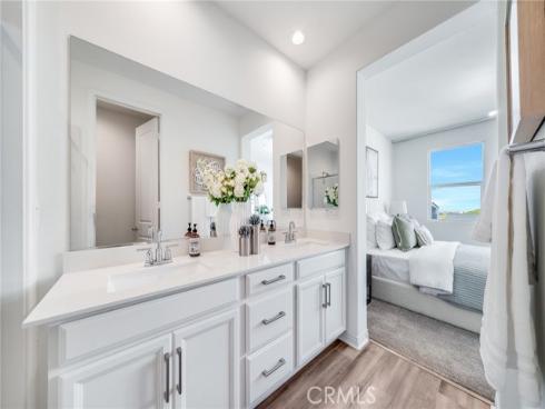 174 Sawbuck , Irvine, CA