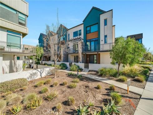 174 Sawbuck , Irvine, CA