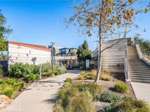 174 Sawbuck , Irvine, CA