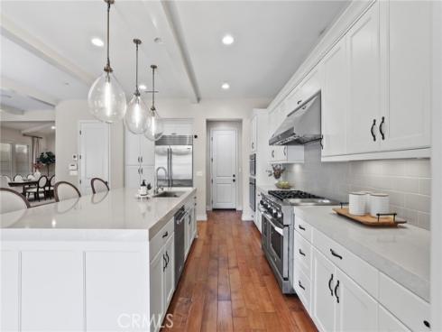 10 Shadybend , Irvine, CA