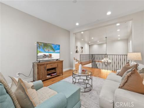 10 Shadybend , Irvine, CA