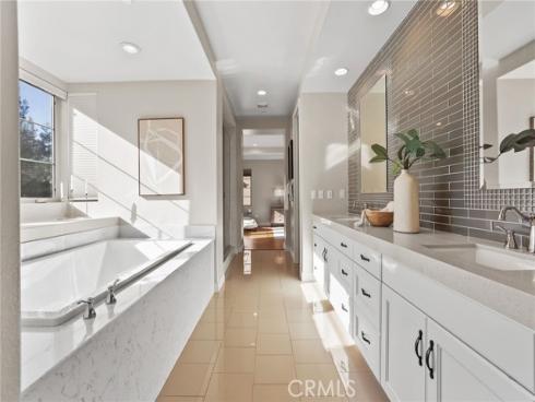 10 Shadybend , Irvine, CA