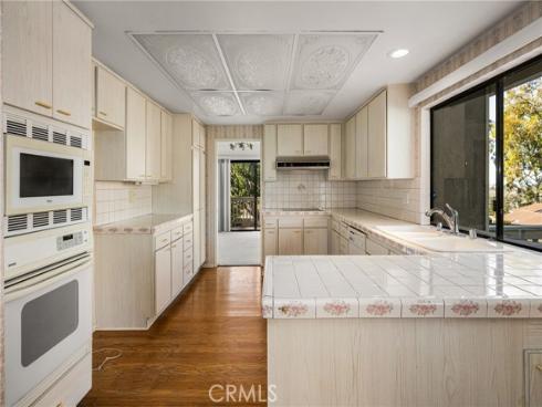 1 Falling Leaf , Irvine, CA