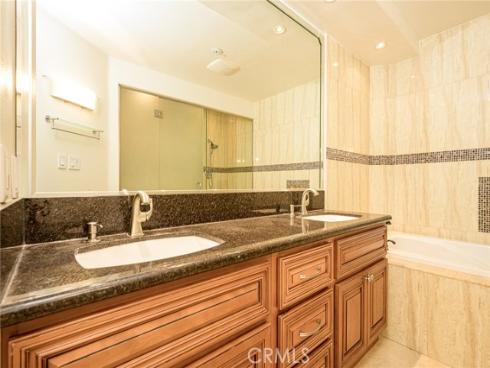 2233 Martin 311 , Irvine, CA