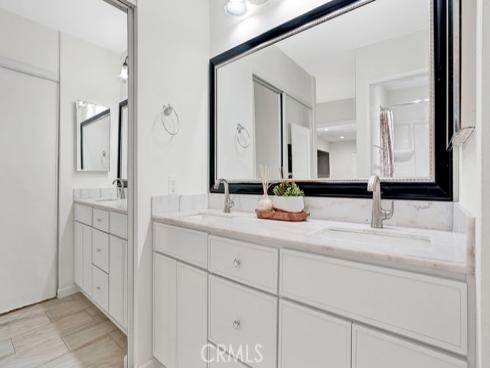 239 Streamwood , Irvine, CA