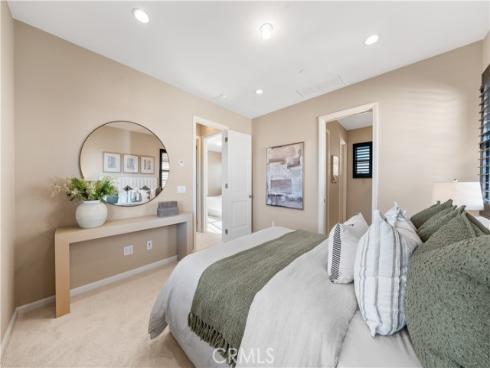 81 Strawberry Grv , Irvine, CA