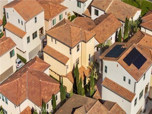 81 Strawberry Grv , Irvine, CA