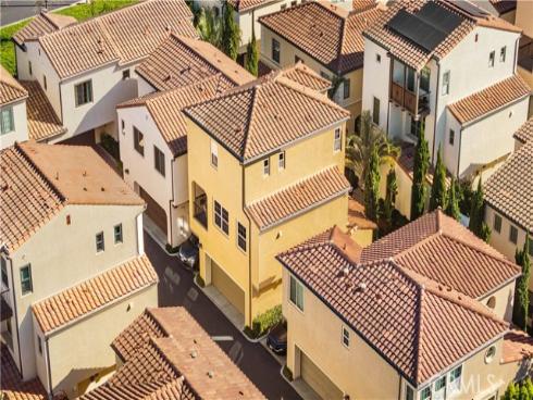 81 Strawberry Grv , Irvine, CA