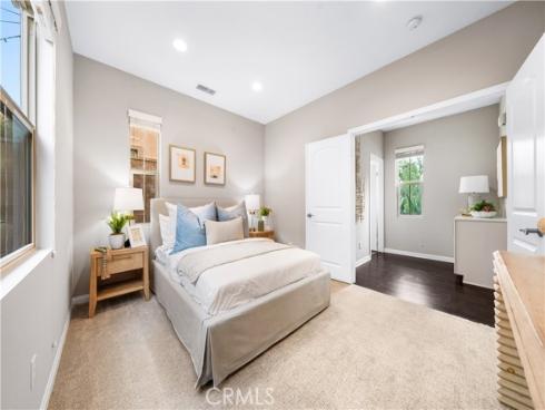 102 Yellow Pine , Irvine, CA