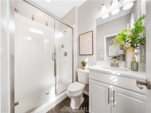 102 Yellow Pine , Irvine, CA