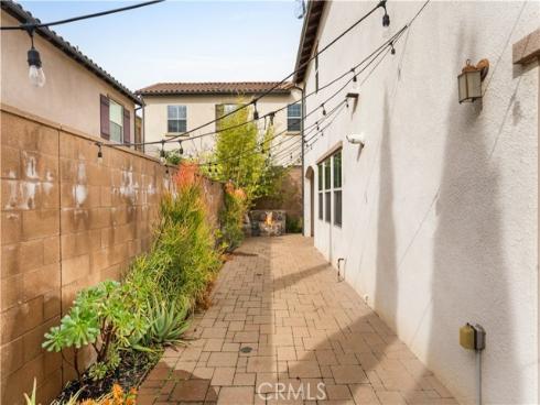 102 Yellow Pine , Irvine, CA