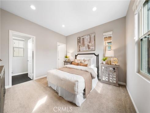 102 Yellow Pine , Irvine, CA