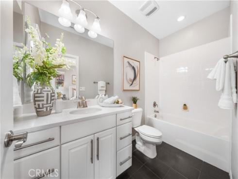 102 Yellow Pine , Irvine, CA