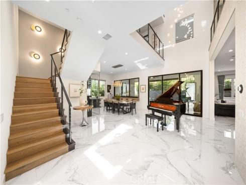 83  Lunar  , Irvine, CA