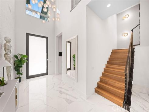 83  Lunar  , Irvine, CA