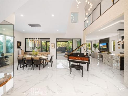 83  Lunar  , Irvine, CA