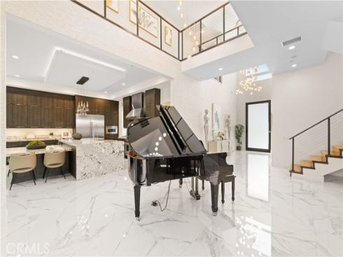 83  Lunar  , Irvine, CA