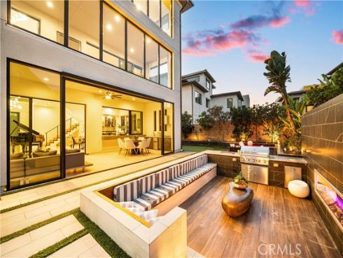 83  Lunar  , Irvine, CA