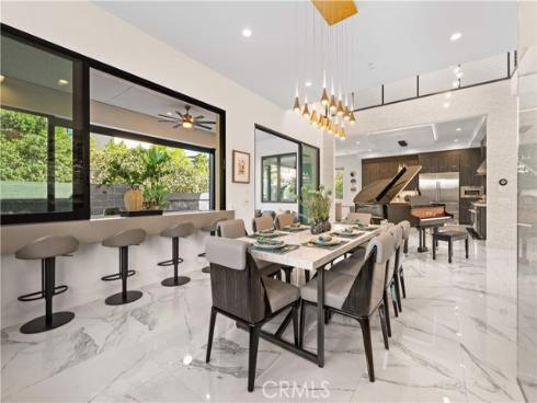 83  Lunar  , Irvine, CA