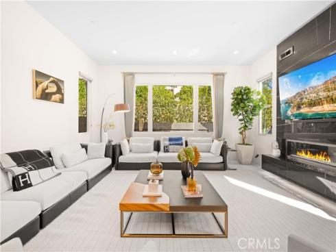 83  Lunar  , Irvine, CA