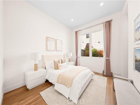 83  Lunar  , Irvine, CA