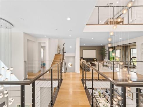 83  Lunar  , Irvine, CA