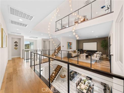 83  Lunar  , Irvine, CA