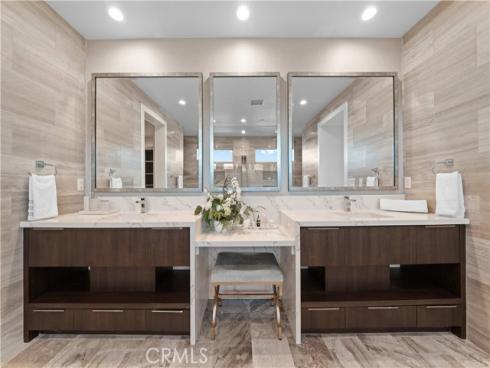 83  Lunar  , Irvine, CA