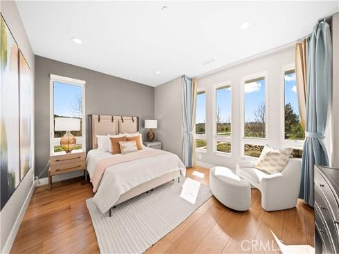 83  Lunar  , Irvine, CA