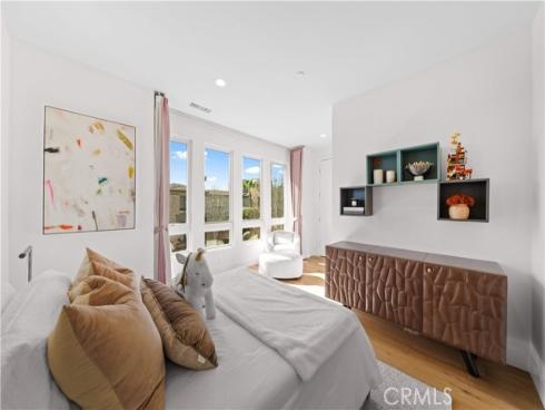 83  Lunar  , Irvine, CA