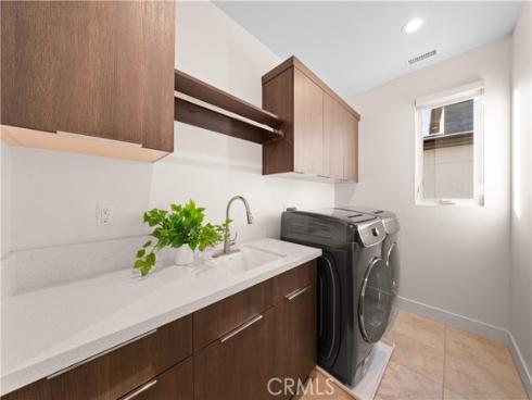 83  Lunar  , Irvine, CA