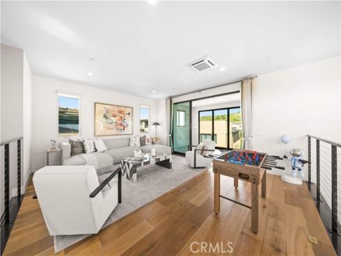 83  Lunar  , Irvine, CA