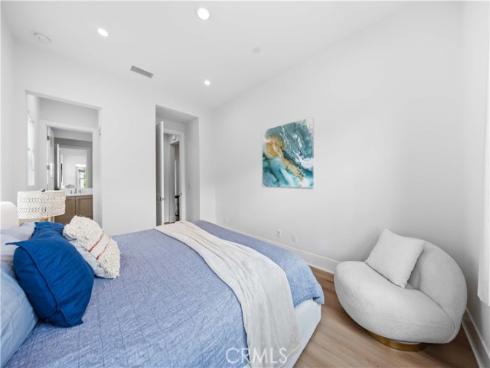 63 Longchamp , Irvine, CA