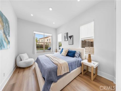 63 Longchamp , Irvine, CA