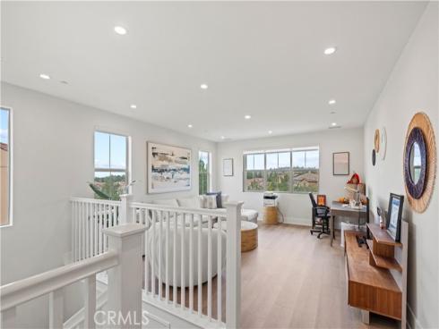 63 Longchamp , Irvine, CA