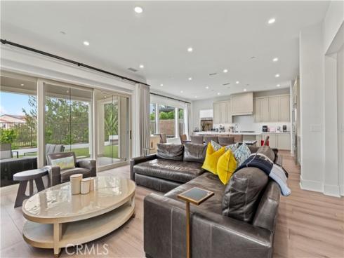 63 Longchamp , Irvine, CA