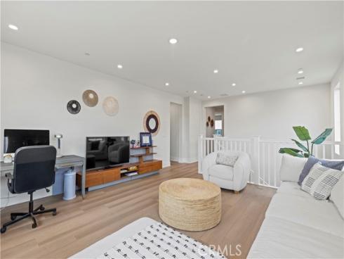 63 Longchamp , Irvine, CA