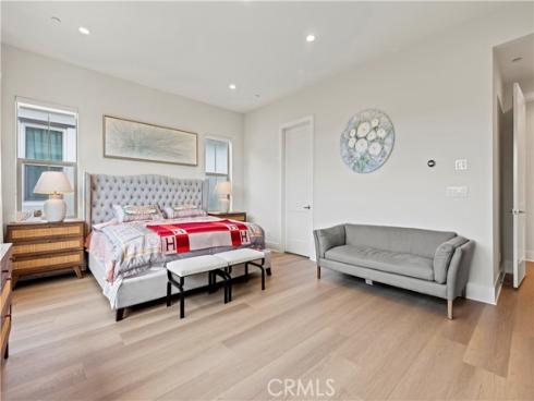 63 Longchamp , Irvine, CA