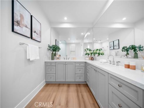 63 Longchamp , Irvine, CA