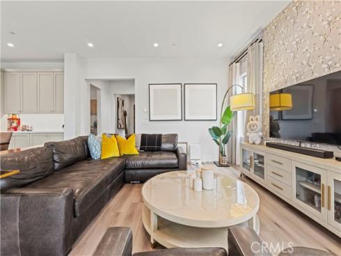 63 Longchamp , Irvine, CA