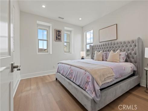 63 Longchamp , Irvine, CA