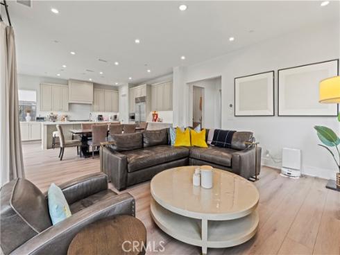 63 Longchamp , Irvine, CA