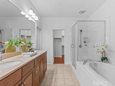 70 City Stroll , Irvine, CA